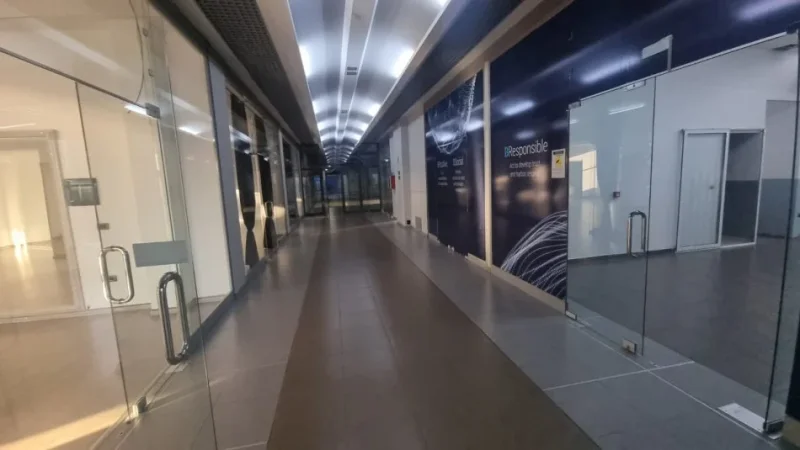 Tirane, shitet ambjent biznesi Kati 2, 