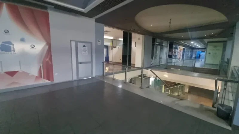 Tirane, shitet ambjent biznesi Kati 2, 