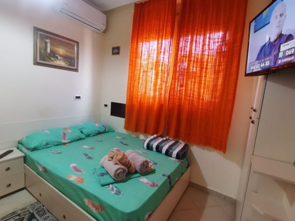 Tirane, jepet me qera apartament 1+1 Kati 2, 35 m² 370 € (stacioni i trenit)