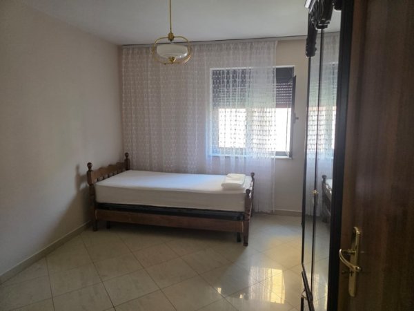 Tirane, jepet me qera apartament 2+1+Aneks+Ballkon Kati 4, 75 m² 600 € 