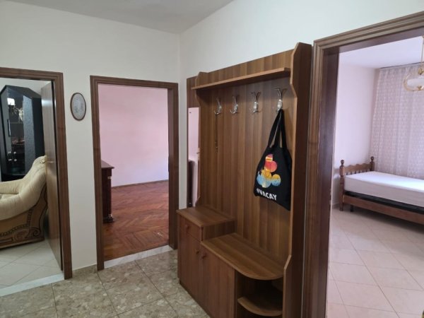 Tirane, jepet me qera apartament 2+1+Aneks+Ballkon Kati 4, 75 m² 600 € 
