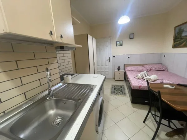 Tirane, jepet me qera garsonier 1+1 Kati 2, 30 m² 360 € (stacioni trenit)