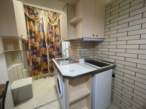 Tirane, jepet me qera garsonier 1+1 Kati 2, 30 m² 360 € (stacioni trenit)