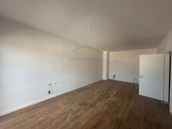 Tirane, shitet 2+1 , 106 m² 