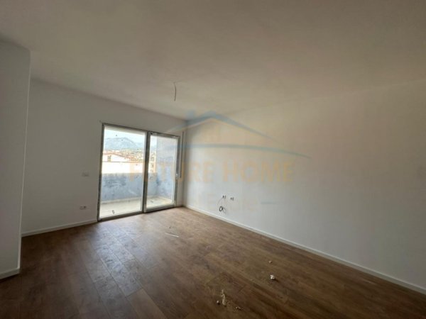 Tirane, shitet 2+1 , 106 m² 