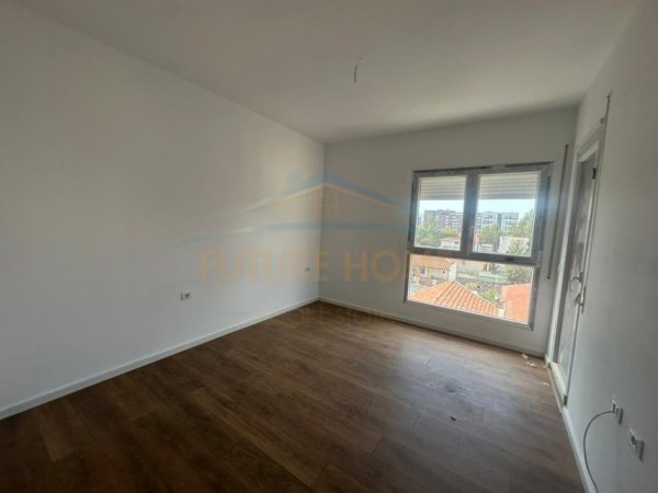 Tirane, shitet 2+1 , 106 m² 