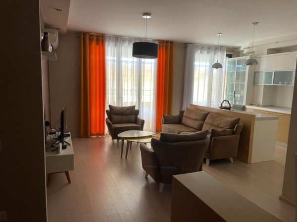 Tirane, jepet me qera apartament 2+1 Kati 2, 140 m² 600 € (Bar Flavio Yzberisht)