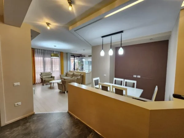 Tirane, jepet me qera apartament 2+1 Kati 2, 140 m² 600 € (Bar Flavio Yzberisht)