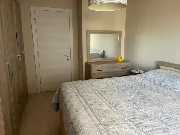 Tirane, jepet me qera apartament 2+1 Kati 2, 140 m² 600 € (Bar Flavio Yzberisht)