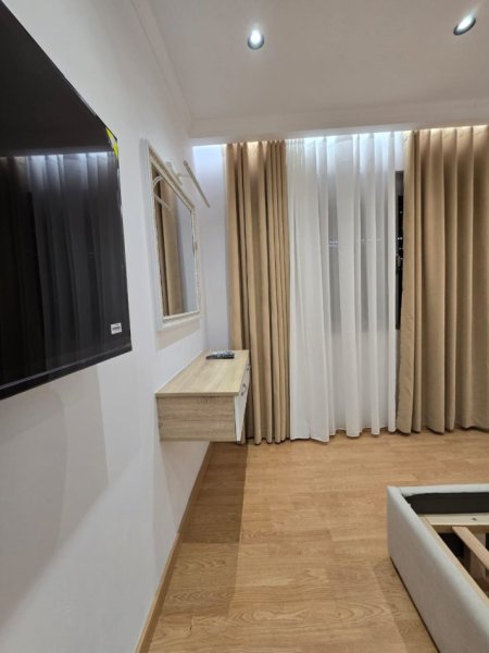 Tirane, jepet me qera apartament 1+1 Kati 1, 58 m² 450 € (Profarma)