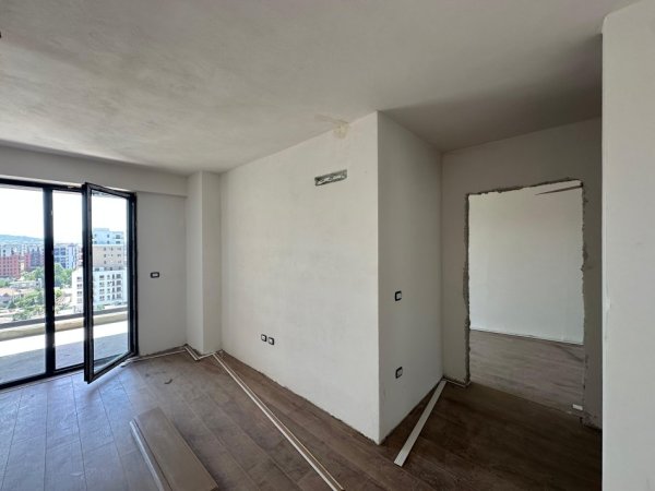 Tirane, shitet apartament 1+1+Ballkon Kati 9, 84 m² 125.000 € (Ish Fusha Aviacionit Garden Residence Turdiu Gati Per Banim)