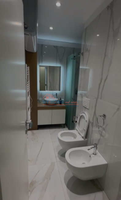 Tirane, jepet me qera apartament 1+1+Ballkon Kati 6, 57 m² 550 € (5 Maji)