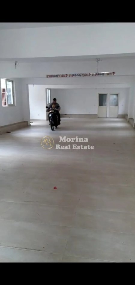 Tirane, jepet me qera ambjent biznesi Kati 1, 135 m² 1.500 € (Rruga e Kavajes)