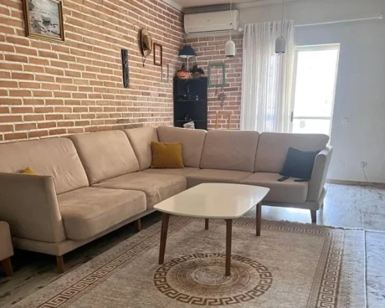 Tirane, jepet me qera apartament 2+1+Ballkon Kati 8, 100 m² 650 € (Prane German Computers)