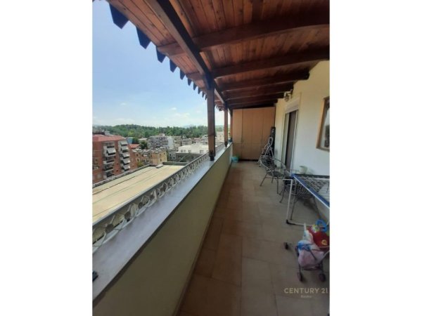 Tirane, jepet me qera apartament 3+1 Kati 9, 110 m² 900 € (Liqeni Artificial (Juridiku)