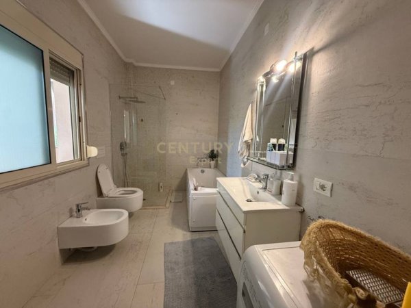 Tirane, jepet me qera apartament 3+1 Kati 2, 300 m² 800 € (Ne zonen e Brrylit)