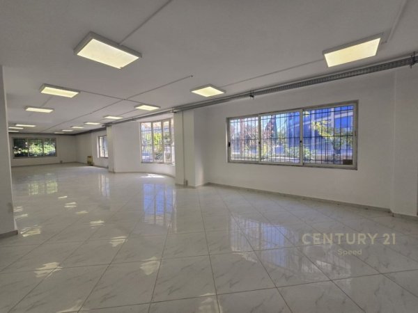 Tirane, jepet me qera ambjent biznesi Kati 0, 178 m² 1.500 € (Liqeni)