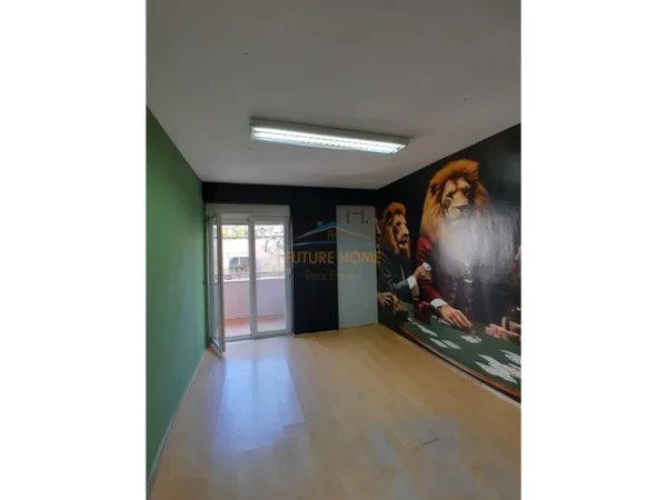 Tirane, shitet apartament 2+1+Ballkon Kati 2, 110 m² (Sheshi Willson)