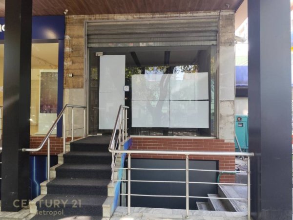 Tirane, jepet me qera dyqan Kati 1, 54 m² 1.500 € (Myslym Shyri)