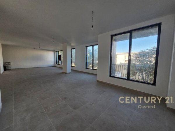 Tirane, jepet me qera ambjent biznesi Kati 1, 136 m² 1.600 € (REZIDENCA ZIRKON)