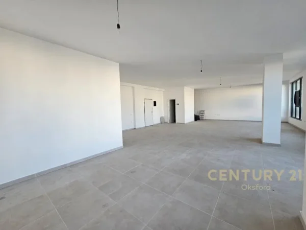 Tirane, jepet me qera ambjent biznesi Kati 1, 136 m² 1.600 € (REZIDENCA ZIRKON)