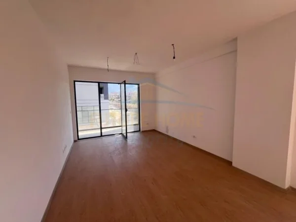 Tirane, shitet apartament 3+1+Ballkon Kati 2, 136 m² 190.148 € (Rruga 5 Maj)