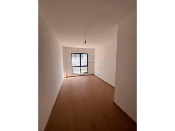 Tirane, shitet apartament 3+1+Ballkon Kati 2, 136 m² 190.148 € (Rruga 5 Maj)