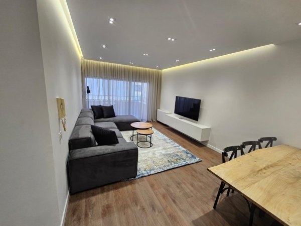 Tirane, jepet me qera apartament 2+1+Ballkon , 116 m² 1.000 € 