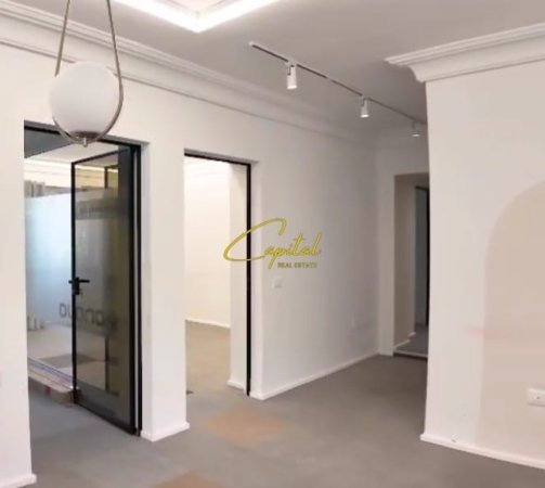 Tirane, jepet me qera ambjent biznesi Kati 1, 130 m² 2.000 € (RRUGA E DURRESIT)