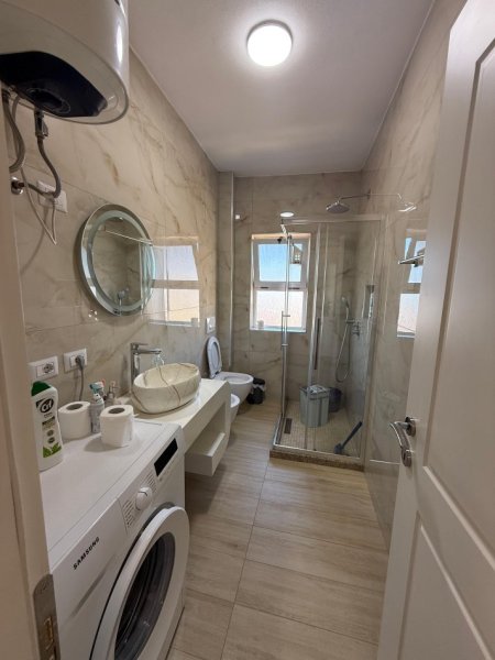 Tirane, jepet me qera apartament 1+1+Ballkon Kati 4, 600 € (Rruga Ferit Xhajko)