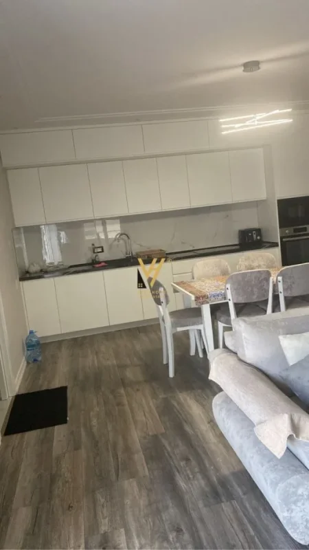 Tirane, jepet me qera apartament 2+1+Ballkon Kati 1, 105 m² 800 € (PORCELAN)