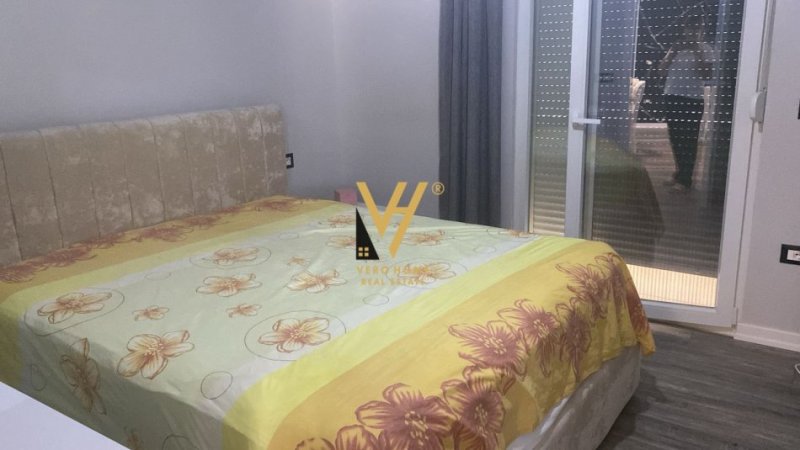 Tirane, jepet me qera apartament 2+1+Ballkon Kati 1, 105 m² 800 € (PORCELAN)