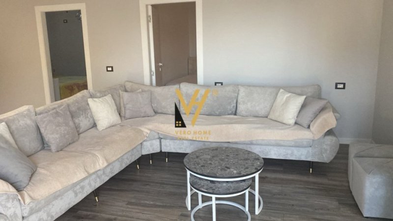 Tirane, jepet me qera apartament 2+1+Ballkon Kati 1, 105 m² 800 € (PORCELAN)