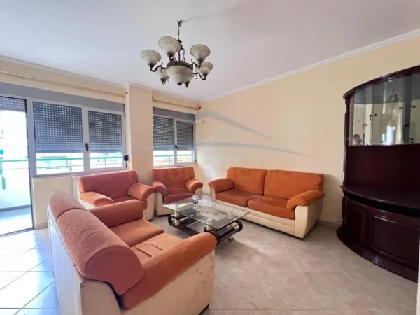 Tirane, jepet me qera apartament 3+1+Ballkon Kati 4, 166 m² 1.500 € (Rruga e Dibrës)