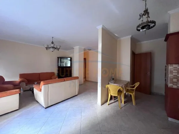Tirane, jepet me qera apartament 3+1+Ballkon Kati 4, 166 m² 1.500 € (Rruga e Dibrës)