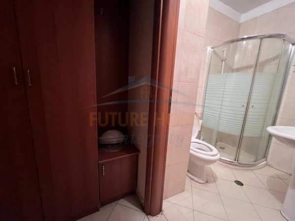 Tirane, jepet me qera apartament 3+1+Ballkon Kati 4, 166 m² 1.500 € (Rruga e Dibrës)