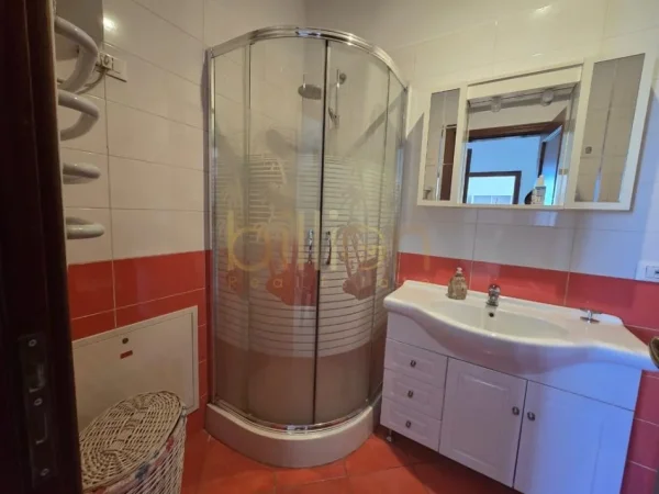 Tirane, shitet apartament 2+1+Ballkon , 100 m² (Qender)