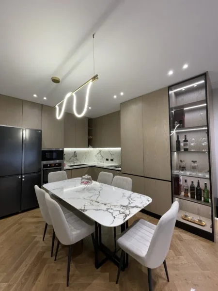 Tirane, shitet apartament 2+1+Ballkon Kati 4, 120 m² 350.000 € (Pazari i ri)