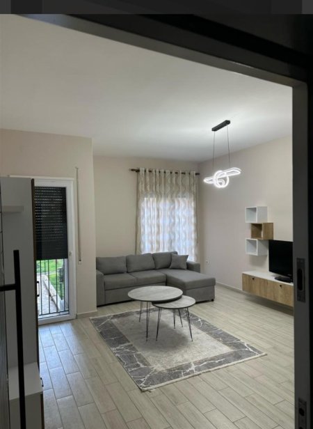Tirane, jepet me qera apartament 1+1+Ballkon , 70 m² 420 € 