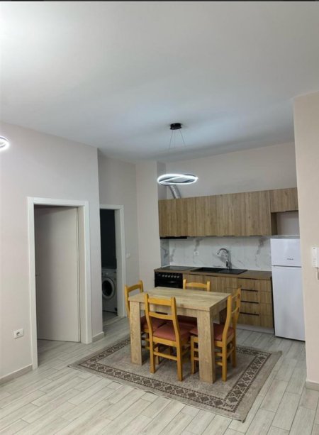Tirane, jepet me qera apartament 1+1+Ballkon , 70 m² 420 € 