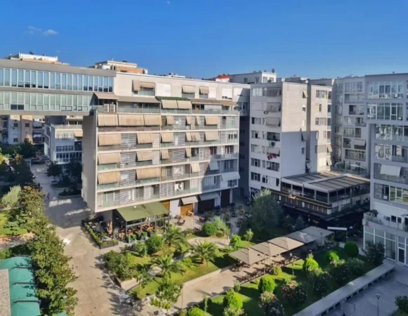 Tirane, shitet dyqan Kati 0, 67 m² 310.000 € (Komuna e parisit)