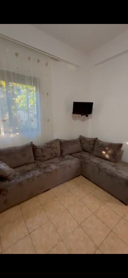 Tirane, jepet me qera 1+1+Ballkon Kati 1, 80 m² 