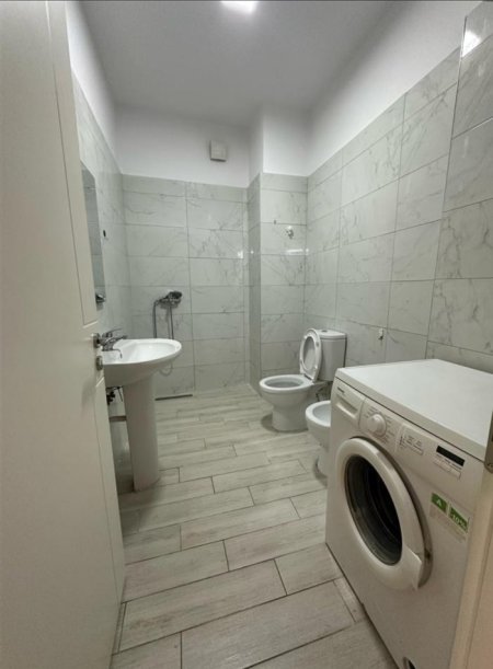 Tirane, jepet me qera 1+1+Ballkon Kati 1, 80 m² 