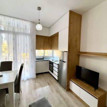 Tirane, shitet apartament 1+1 , 46 m² (prane vila L)