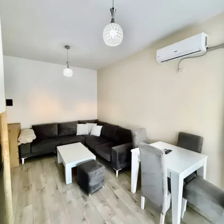 Tirane, shitet apartament 1+1 , 46 m² (prane vila L)