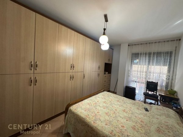 Tirane, jepet me qera apartament 1+1 Kati 7, 500 € (Perball Delijorgjit)