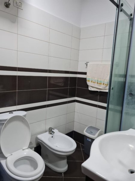 Tirane, shitet apartament 1+1 , 80 m² 139.000 € (kopshti botanik)