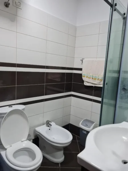 Tirane, shitet apartament 1+1 , 80 m² 139.000 € (kopshti botanik)