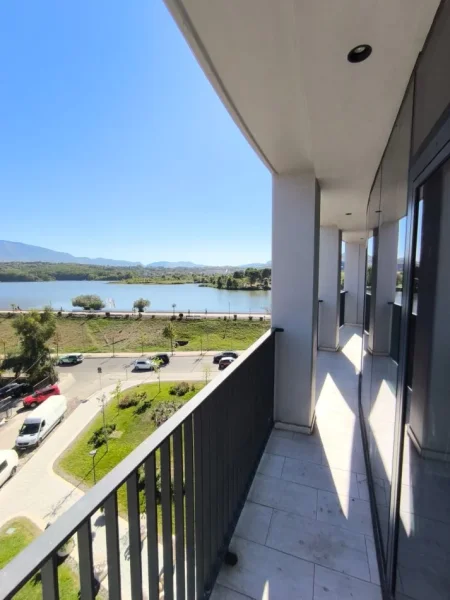 Tirane, jepet me qera apartament 2+1+Aneks+Ballkon Kati 3, 125 m² 2.000 € (Rruga Kristo Luarasi)