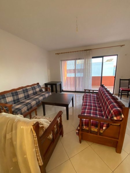 Tirane, jepet me qera apartament 1+1 , 350 € (Yzberisht)